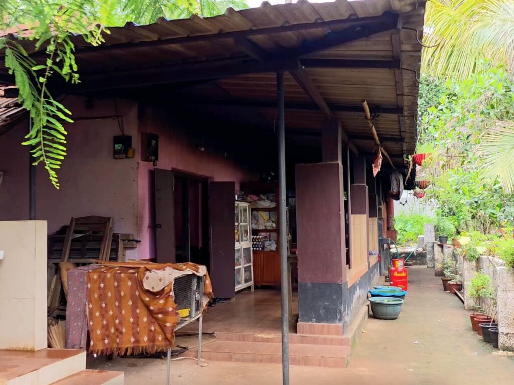 Exterior of Krishna Hotel Pottassery