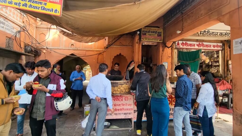 Lalji Pakodi Wale - Street Food to Try in Jaipur