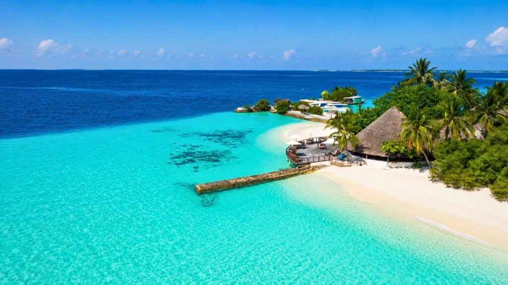 Makunudu Island - Maldives Travel Guide