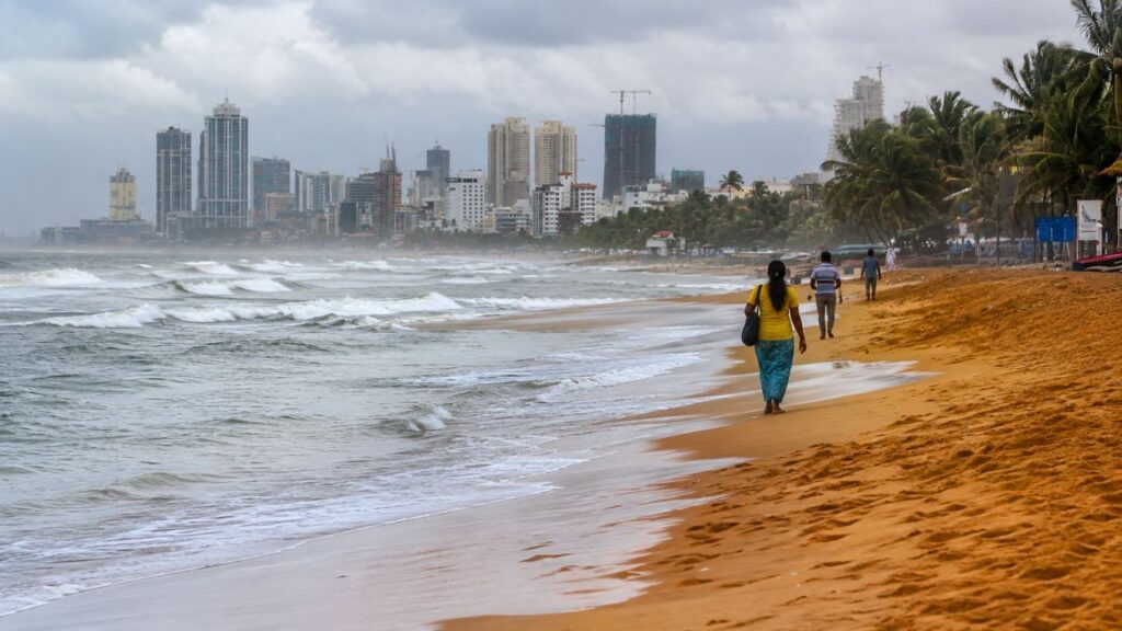 Things to do in Colombo - Walk on the Sands