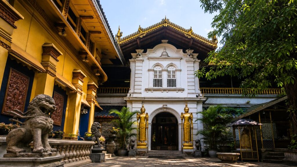 Visit Visit Gangaramaya Temple in Colombo