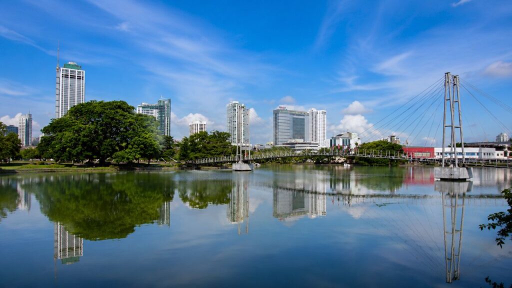 Walk Around Beira Lake While Exploring Colombo