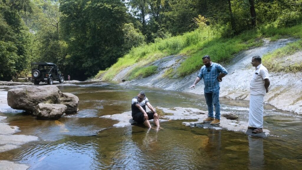 Mamalakkandam Double Cut Waterfalls